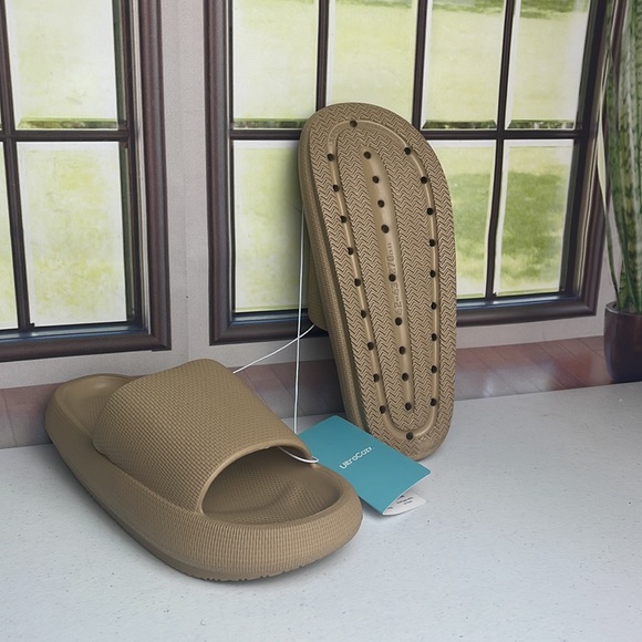 Mesh Beach Comfy Anti-Slip Pillow Slides - Picture 3 of 4